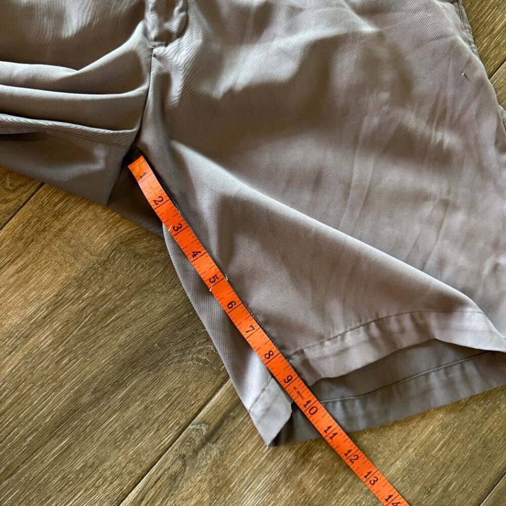 Snake Eyes Dry-18 mens taupe shorts (golf, casual, preppy) size 36 - Picture 6 of 10